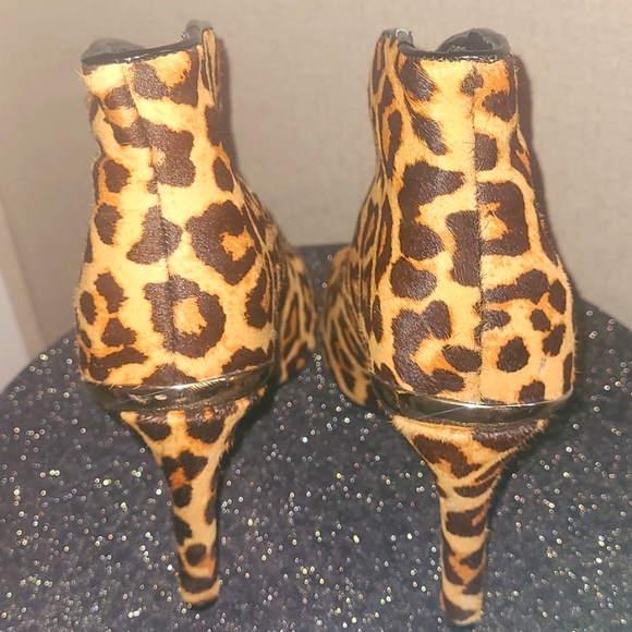 EUC STEVEN BY STEVE MADDEN Cheetah print heeled boots Size 7 - Picture 5 of 6